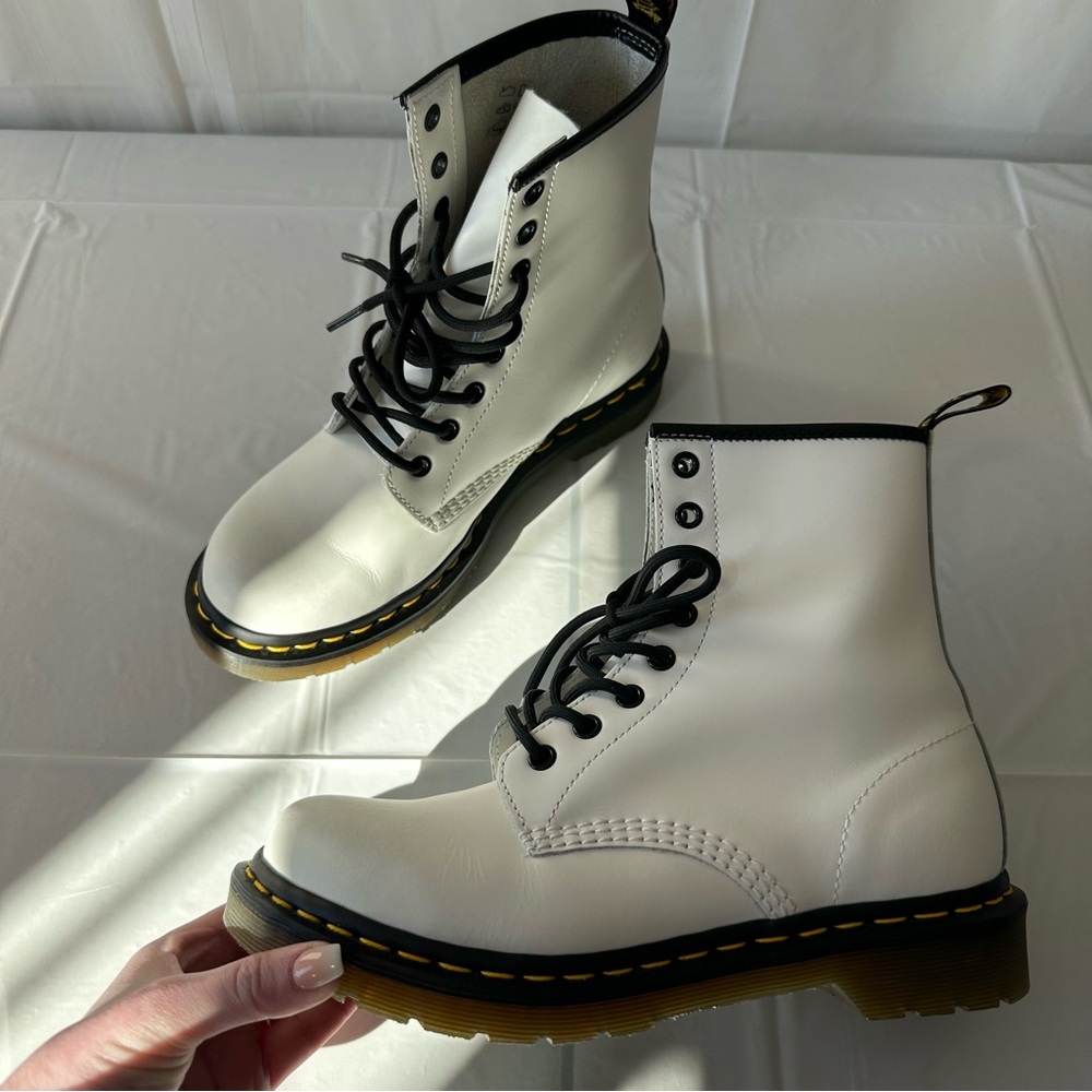 DOC MARTENS | 1460 SMOOTH LEATHER LACE
UP BOOTS